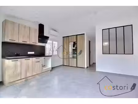 beau et grand studio avec coin nuit