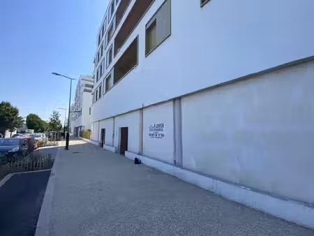 location commerce 415m²