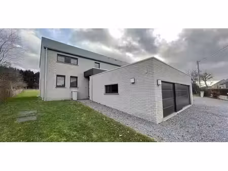 maison à louer à heyd pour € 900 avec 3 chambres à coucher