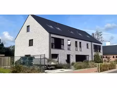 maison à louer à zele pour € 1.750 avec 4 chambres à coucher