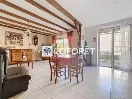 vente maison à nueil-les-aubiers (79250) : à vendre / 87m² nueil-les-aubiers
