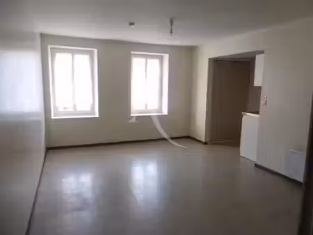 location appartement 1 pièce 27.17 m² à challans (85300)  390 €