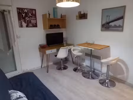location meublée appartement 1 pièce 18 m² à nimes (30000)  500 €