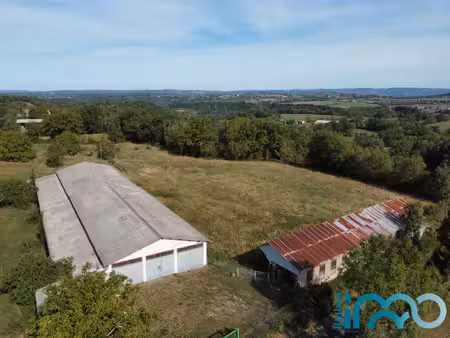 ensemble immobilier sur plus d'1 5 hectares