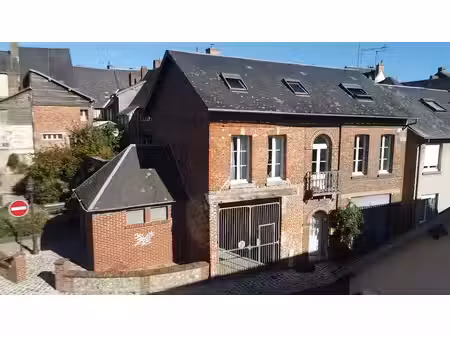 ensemble de deux maisons avec jardin en plein coeur du centr