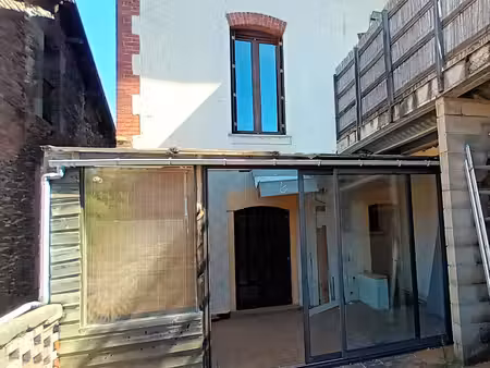 appartement t3 avec terrasse véranda cave.