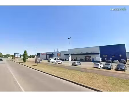 à vendre] terrain commercial d'exception