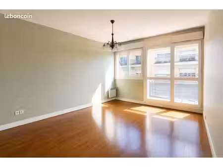 t3 65 m2 avec ascenseur et balcons