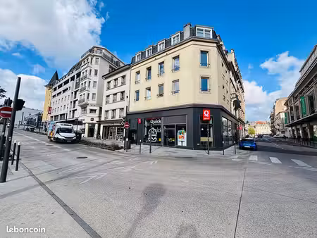 studio 1 pièce 28 m²