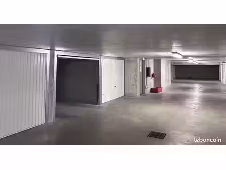 location garage securise traverse charles suzini 13013