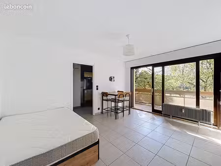 studio 1 pièce 28 m²
