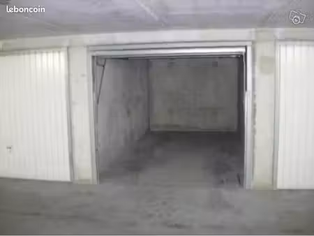 garage/parking voiture box automobile fermé 18m2