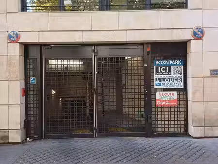 grande place de parking sécurisée (13 2 m²) – paris 10e
