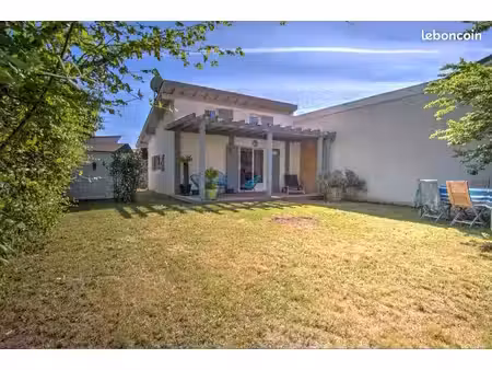 maison rénovée avec jardin clos  à l’année