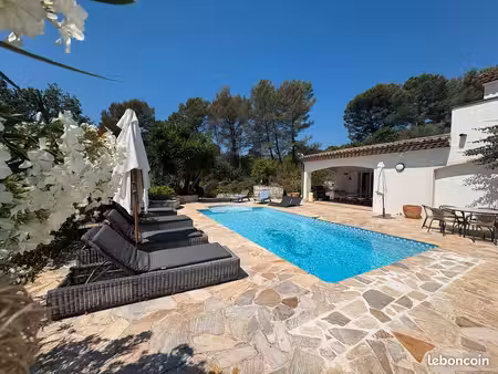 villa meublée  jardin  piscine  4 chambres