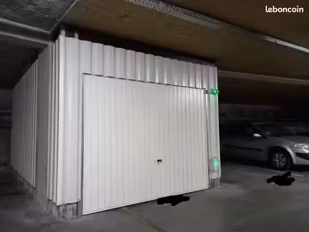 loue garage box sécurisé