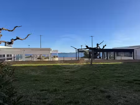 t2 en rez-de-jardin avec vue étang de thau