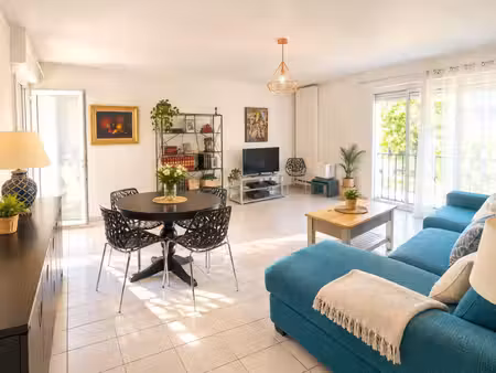 appartement grand t3 lumineux balcon et ascenseur a deux pas du centre de la rochelle !