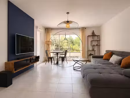 bel appartement f2 avec 20 m2 de terrasse
