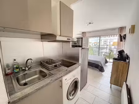 studio renove a neuf  terrasse  parking prive  classe 2 etoi