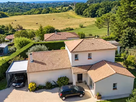 maison rénovée de 144 m² – 4 chambres – piscine – vue pyrénées