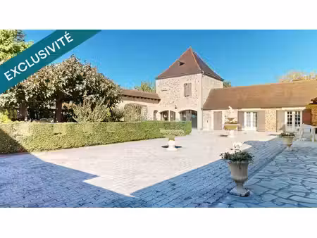 aux portes du périgord noir  propriété en pierre.