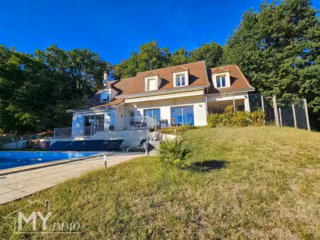 vélines : maison d’architecte de 218 m² avec piscine sur près de 2 8 hectares