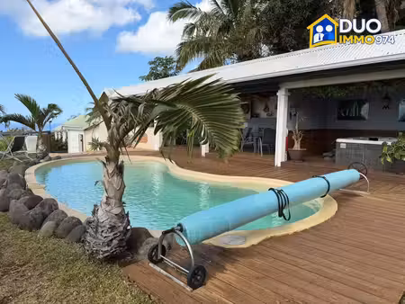 l'étang-salé – propriété avec villa  7 logements  piscin
