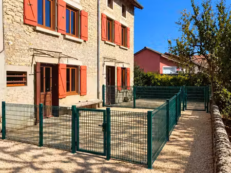 maison de village en pierre avec cours privative  cave et 2