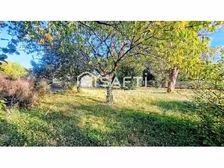 terrain boisé et constructible de 585m2 proche centre-ville !!!