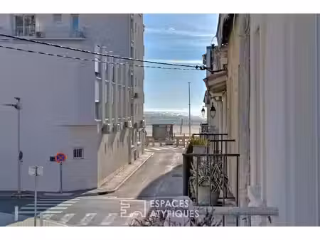 maison de ville avec terrasse tropézienne de 30 m² et vue mer