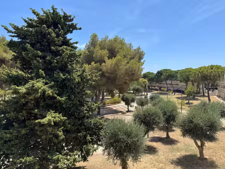 studio rénové avec balcon plein sud vue charles de gaulle