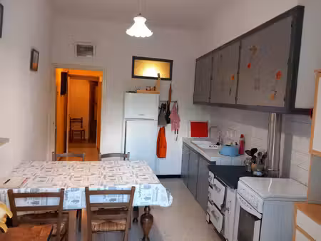 grand appartement dans chateau mediéval