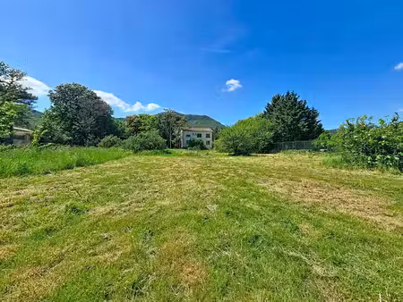 une propriété rare avec terrain constructible  accès à l’orb et fort potentiel d’aménageme