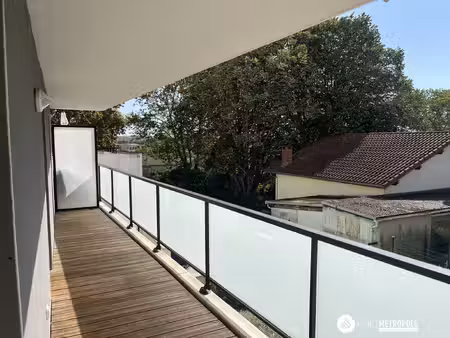 castanet-tolosan : grand t3 avec terrasse et 2 parkings