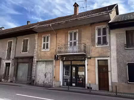 immeuble avec commerce au rdc et appartement t3+bureau 74m² + cave