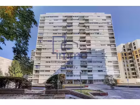 (a rénover) f4 de 90 m² avec 2 parkings s/sol et cave