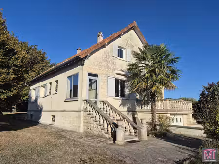 propriété avec pavillon 5 chambres et hangar
