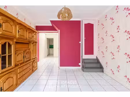 maison lumineuse avec verrière et cave saine au coeur de fives