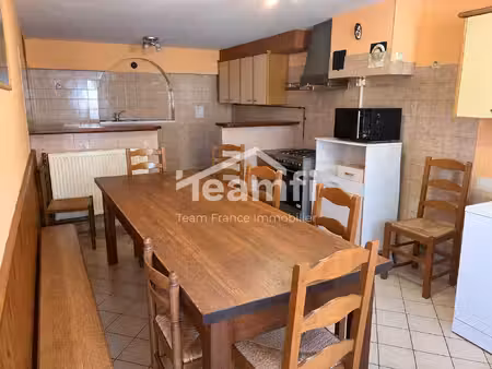 maison de bourg en pierre de volvic  82 m²  3 chambres  grange