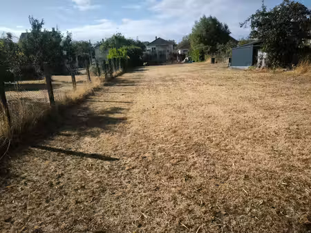 terrain 735 m2 11m de façade