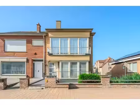 opbrengsteigendom met 3 appartementen in het centrum!