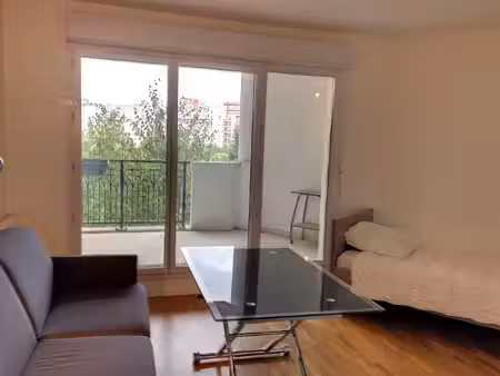 spacieux studio meuble avec terrasse