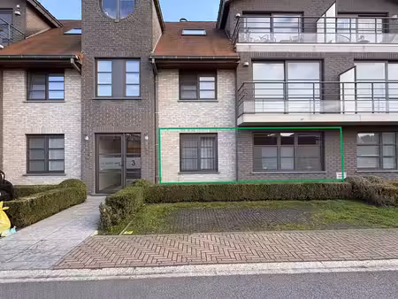 gelijkvloers appartement met twee slaapkamers + autostaan...
