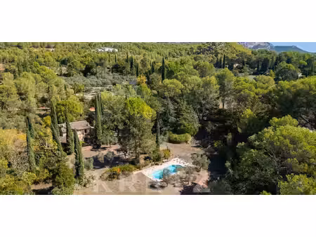 maison avec piscine et terrasse beaurecueil (13)