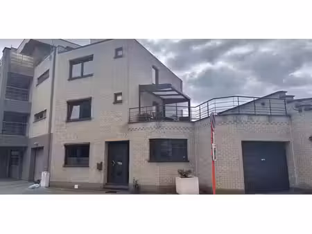 maison à louer à hasselt pour € 1.800 avec 3 chambres à coucher