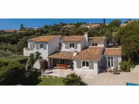 maison avec piscine en bord de mer les issambres (83)