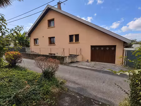maison de ville avec terrain  garage et sous-sol - châteauvert