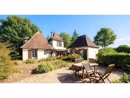 périgourdine rénovée  sans voisinage  4 362 m² de terrain clos