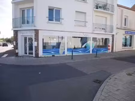 location bureaux et commerces à challans (85300) : à louer / 80m² challans